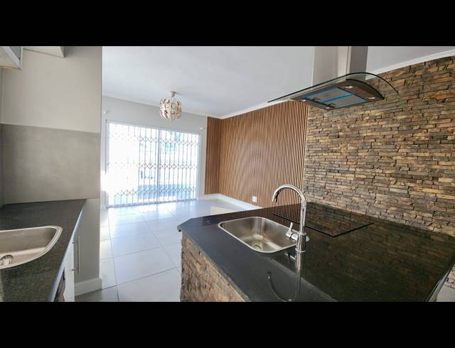 2 BEDROOM APARTMENT TO LET IN TOWNSEND ESTATE